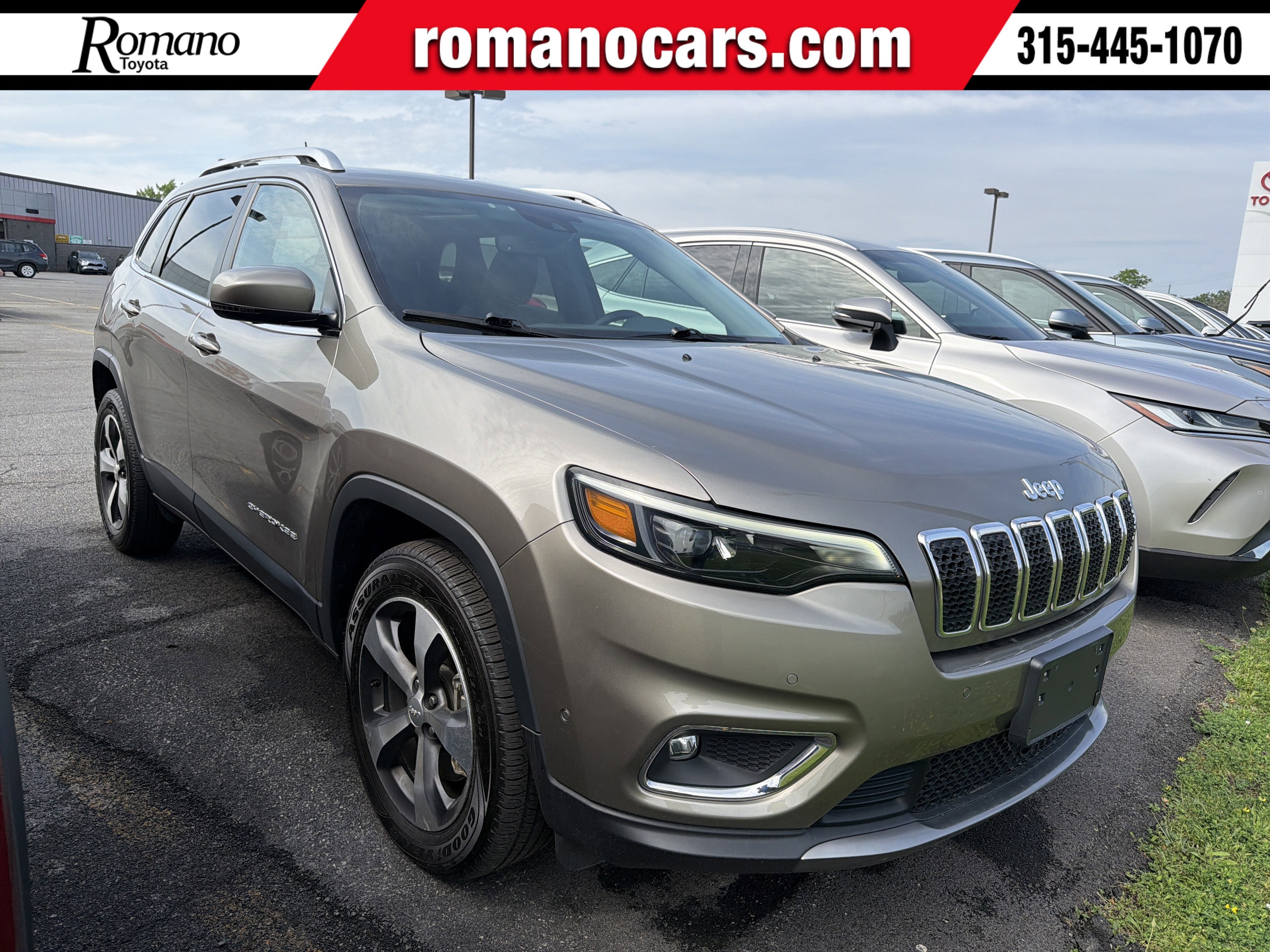 2021 Jeep Cherokee Limited in Light Brownstone Pearlcoat — front three-quarter view