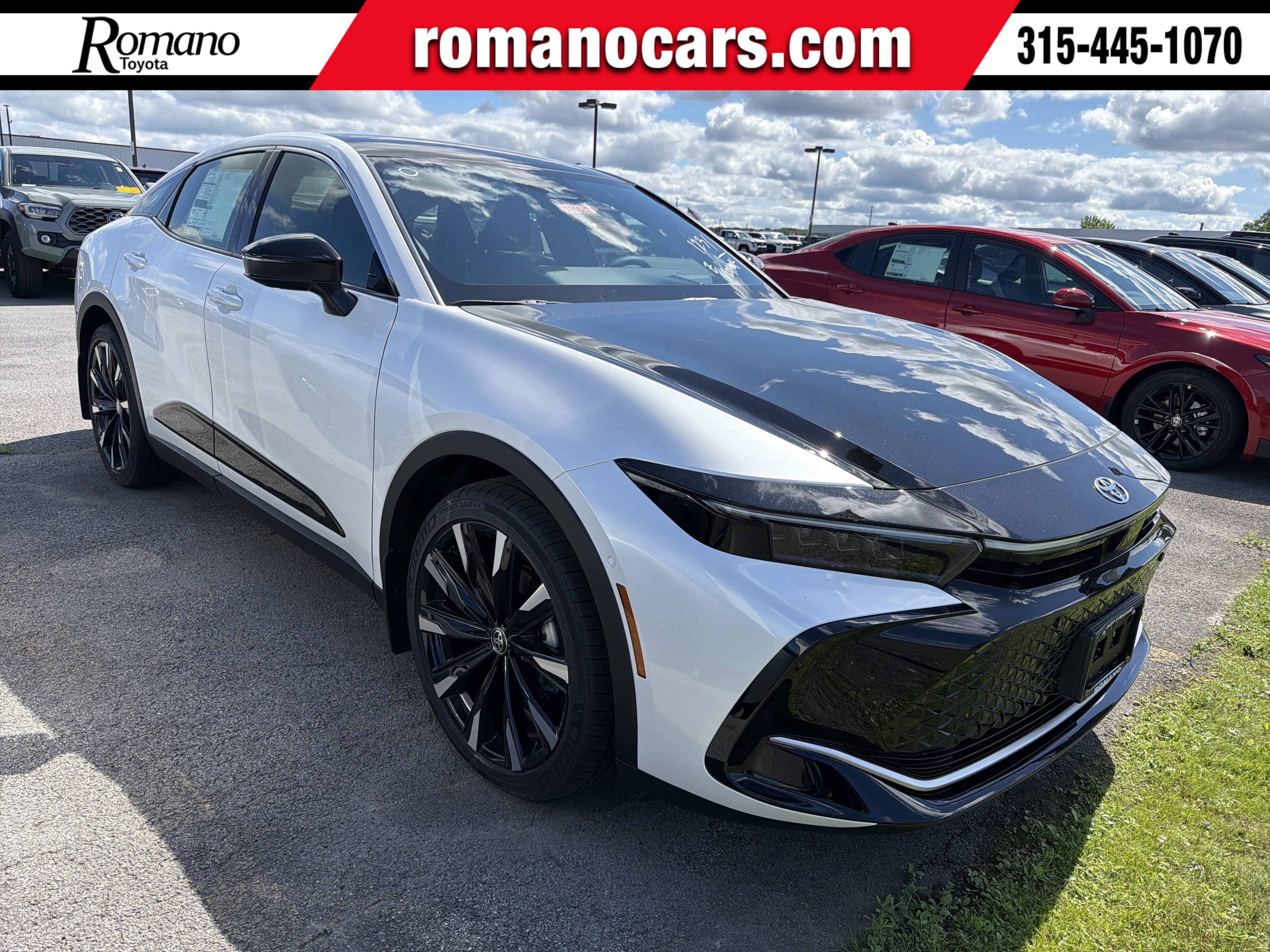 2026 Toyota Toyota Crown Platinum in Oxygen White With Black Bi-Tone <a role='button' class='viewDgDisclaimersButton'...
